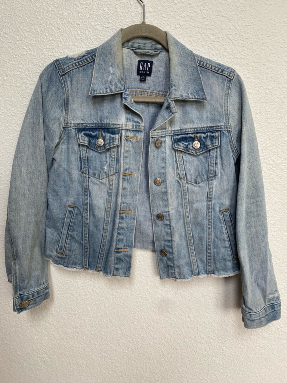 GAP Women’s Light Blue Wash Cropped Denim Jacket